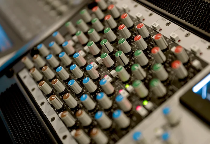 Easy Tips for Using Analogue Gear in Your Digital Setup